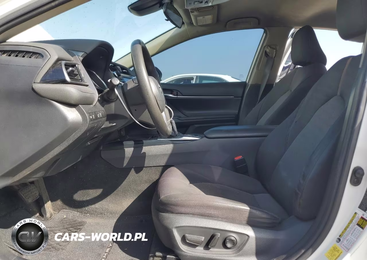 2020 Toyota Camry Le VIN:4T1C31AKXLU538093 - 7