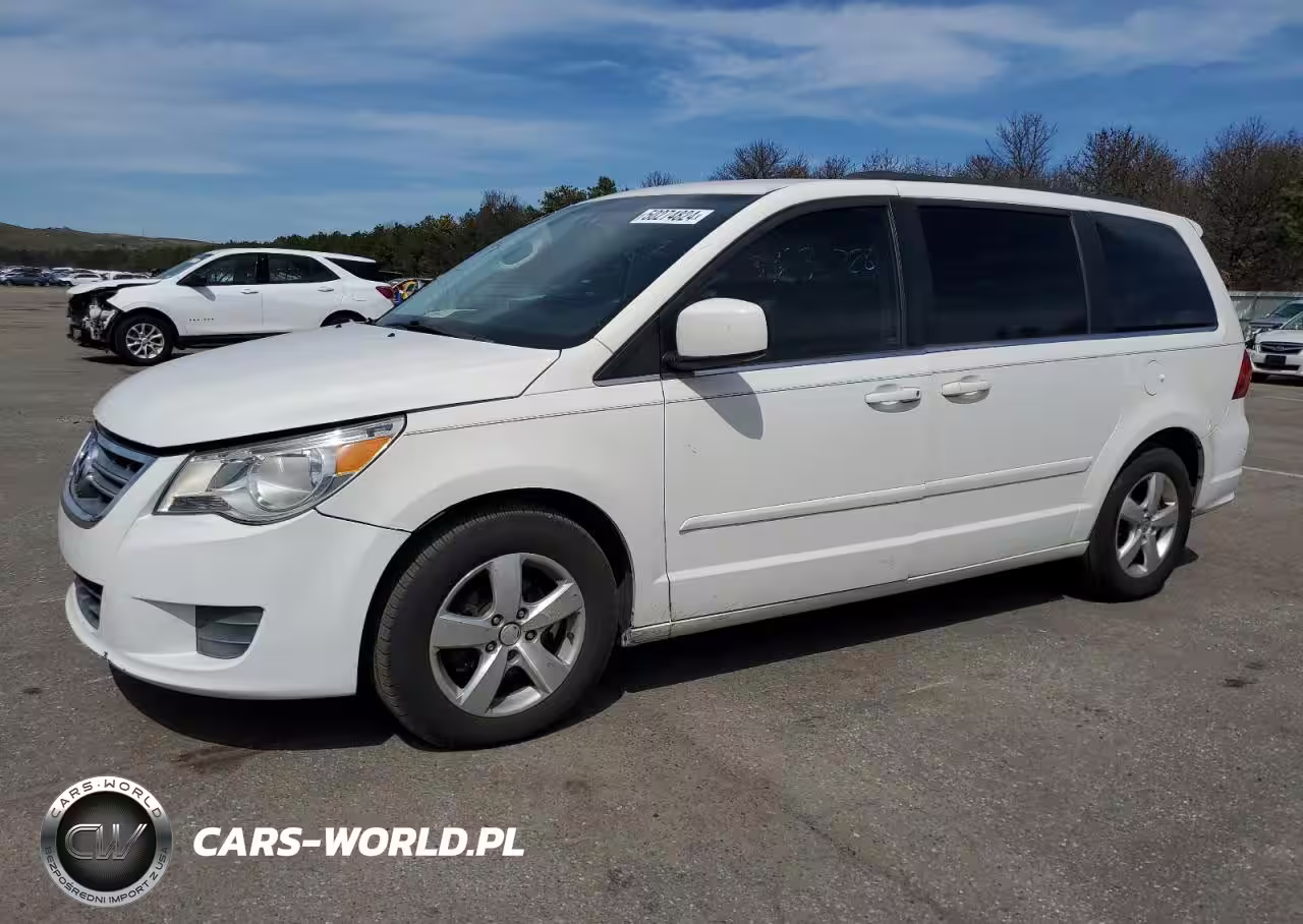 2011 Volkswagen Routan Se