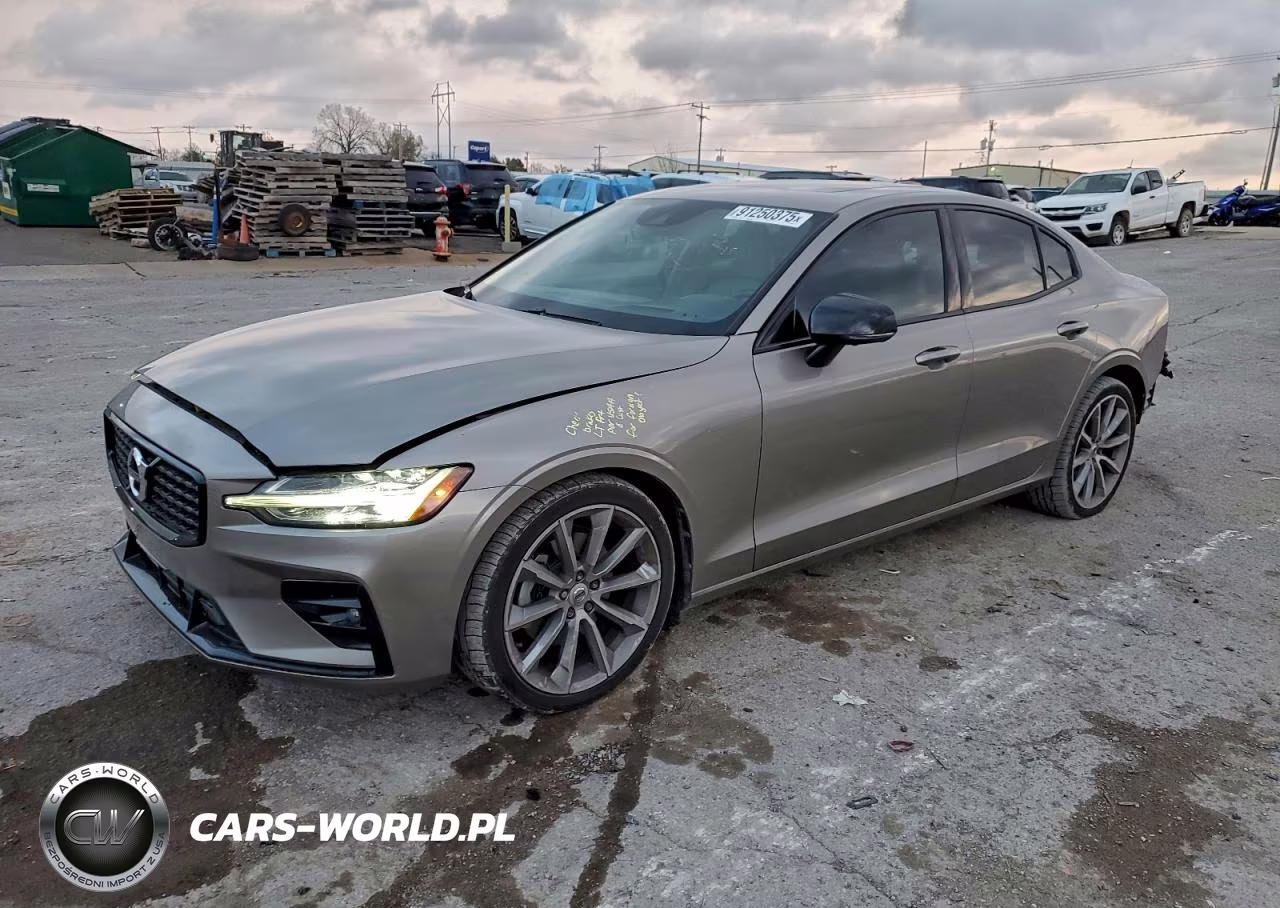 2021 Volvo S60 T5 R-Design
