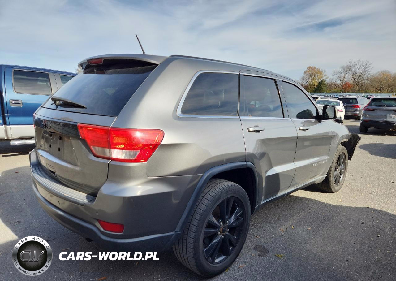 2013 Jeep Grand Cherokee Laredo VIN:1C4RJFAT1DC614978 - 3