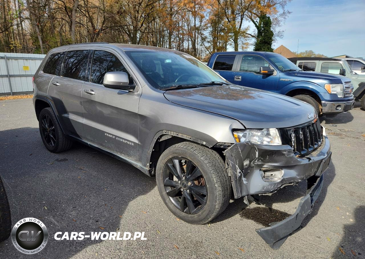 2013 Jeep Grand Cherokee Laredo VIN:1C4RJFAT1DC614978 - 4