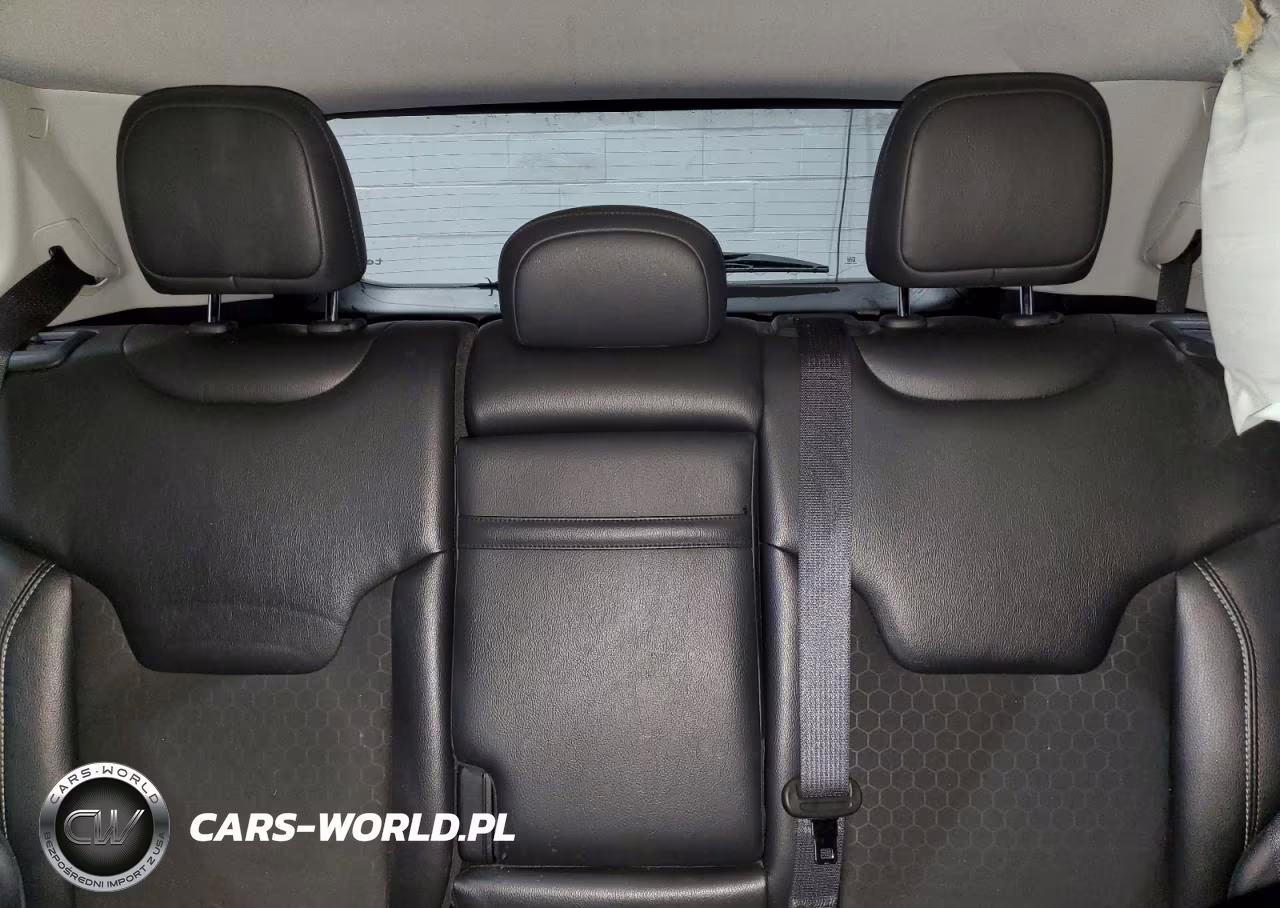2019 Jeep Compass Latitude VIN:3C4NJDBB2KT647983 - 10