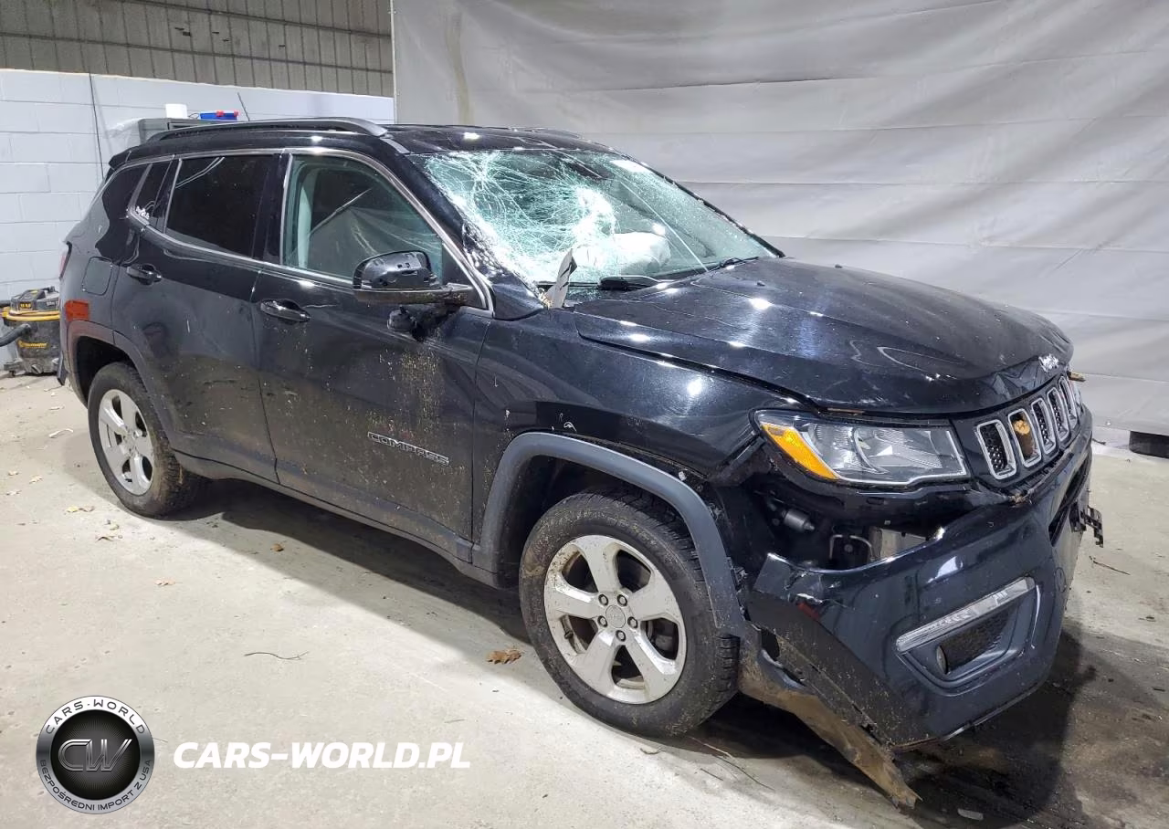 2019 Jeep Compass Latitude VIN:3C4NJDBB2KT647983 - 4