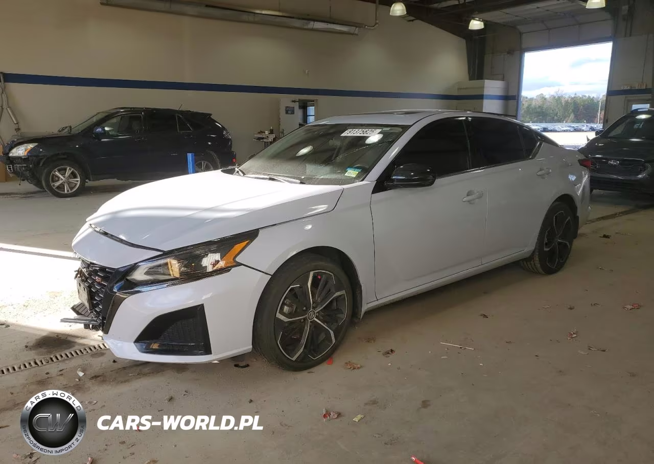 2023 Nissan Altima Sr – zdjęcie 1 z 13