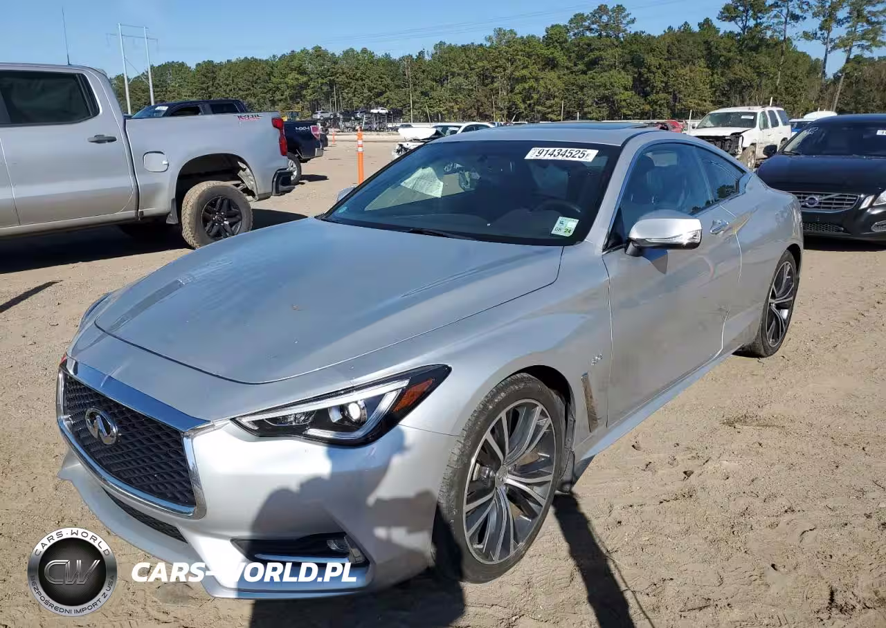 2018 Infiniti Q60 Luxe 300