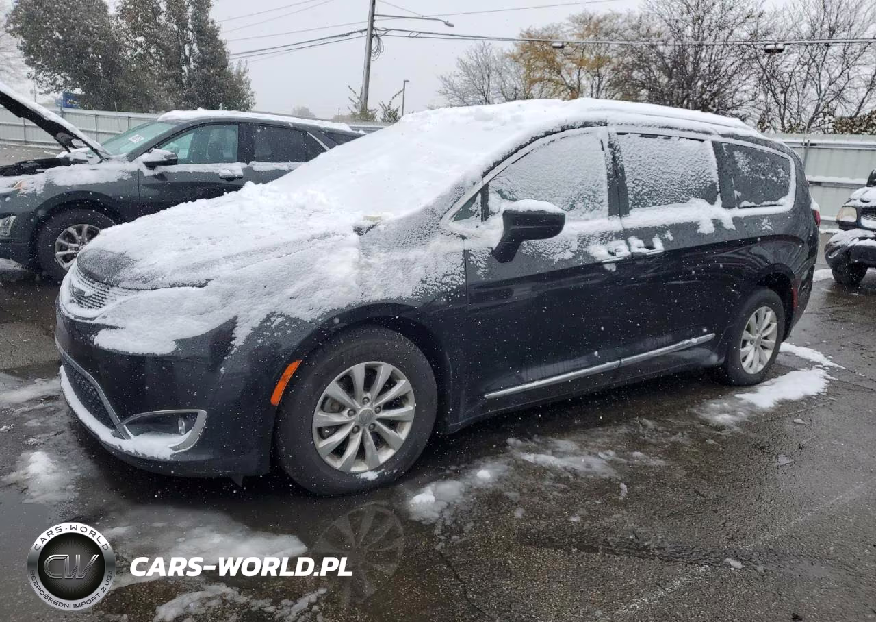 2018 Chrysler Pacifica Touring L VIN:2C4RC1BG0JR100413 - 1