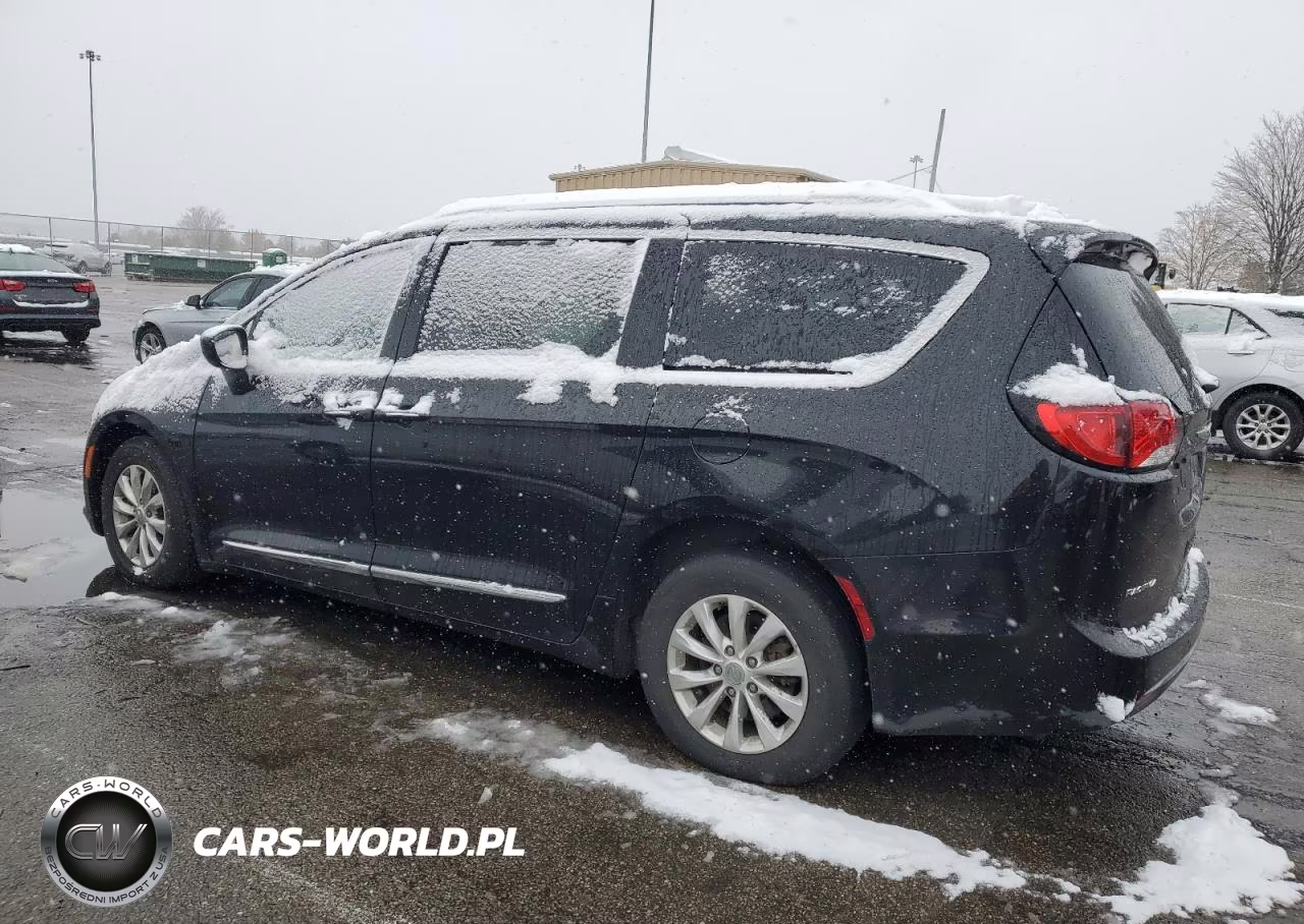 2018 Chrysler Pacifica Touring L VIN:2C4RC1BG0JR100413 - 2