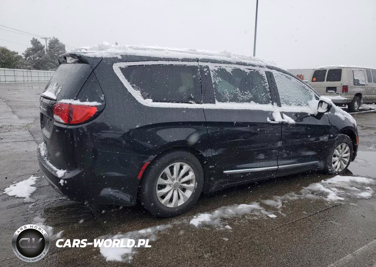 2018 Chrysler Pacifica Touring L VIN:2C4RC1BG0JR100413 - 3