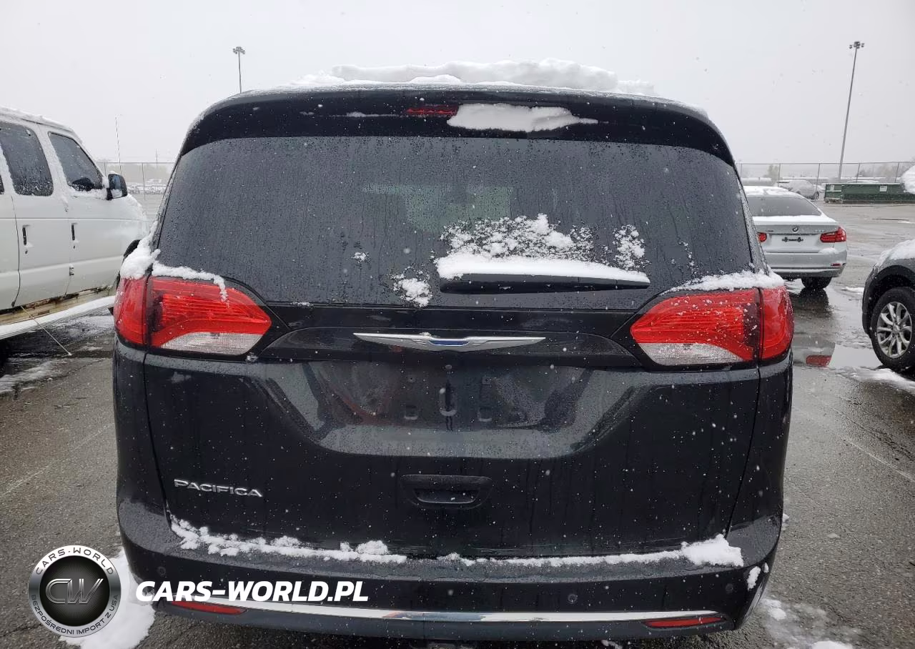 2018 Chrysler Pacifica Touring L VIN:2C4RC1BG0JR100413 - 6