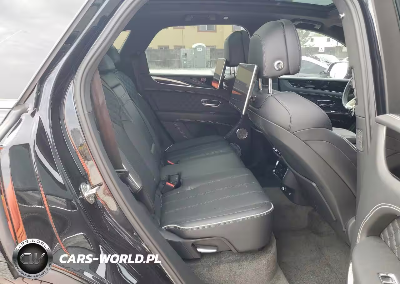 2023 Bentley Bentayga VIN:SJAAT2ZVXPC024421 - 11