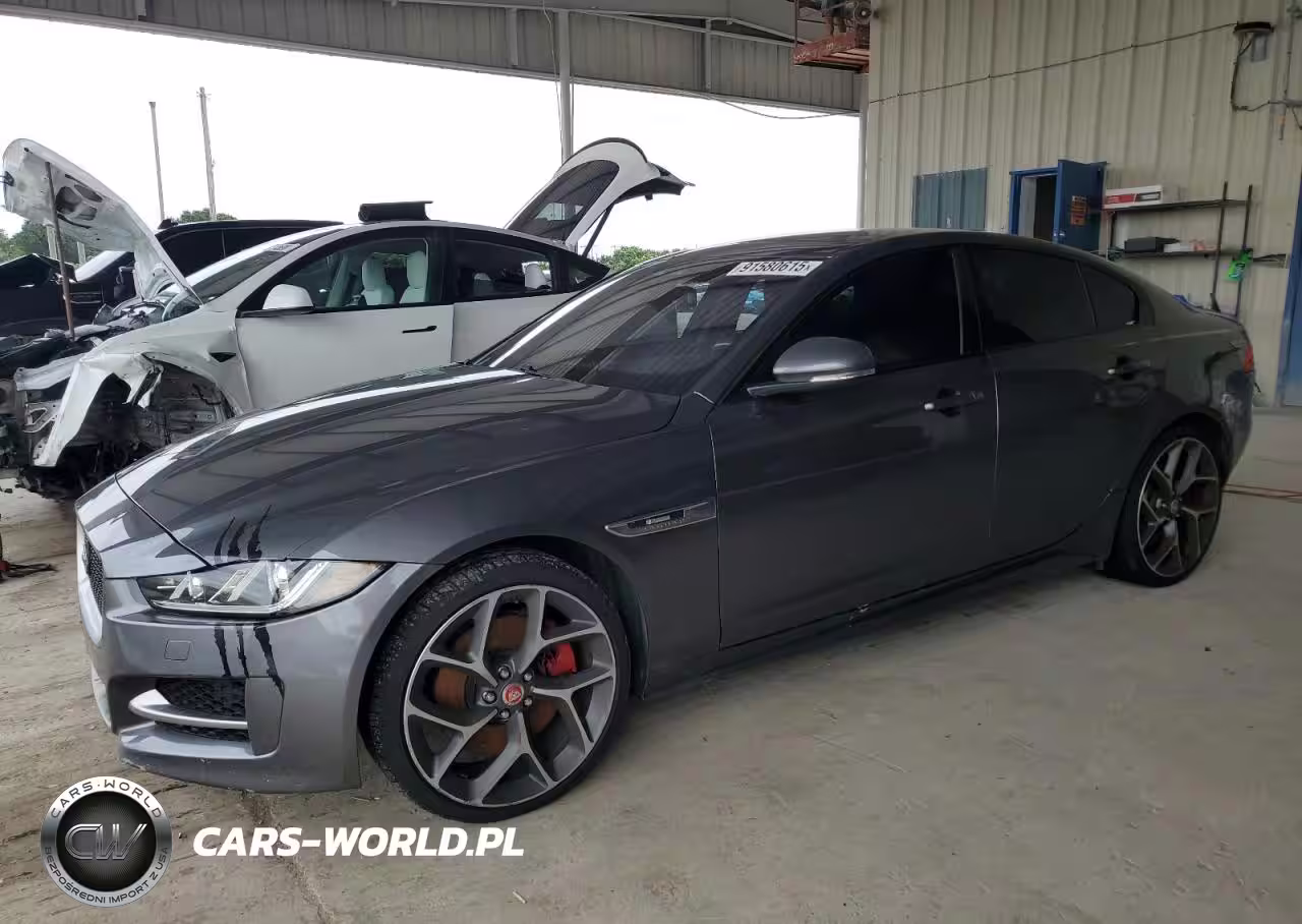 2017 Jaguar Xe R - Sport