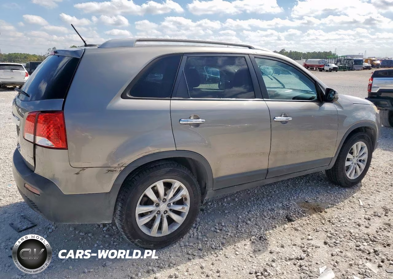 2011 Kia Sorento Lx VIN:5XYKT4A29BG067202 - 3