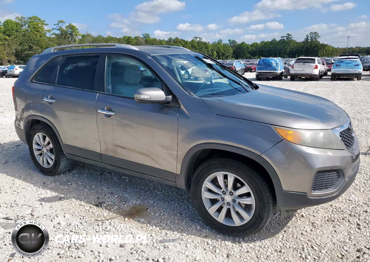 2011 Kia Sorento Lx VIN:5XYKT4A29BG067202 - 4