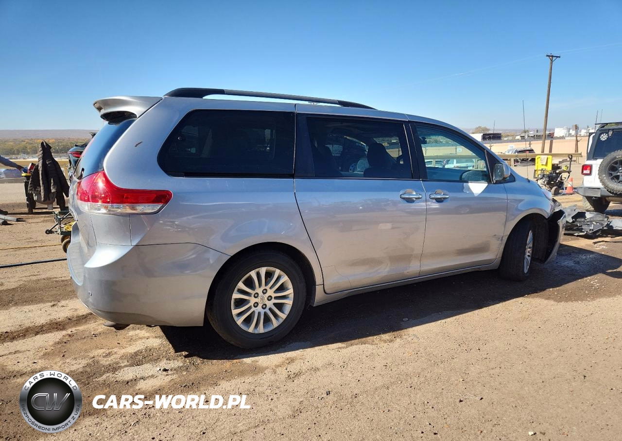 2013 Toyota Sienna Xle VIN:5TDYK3DC7DS280912 - 3