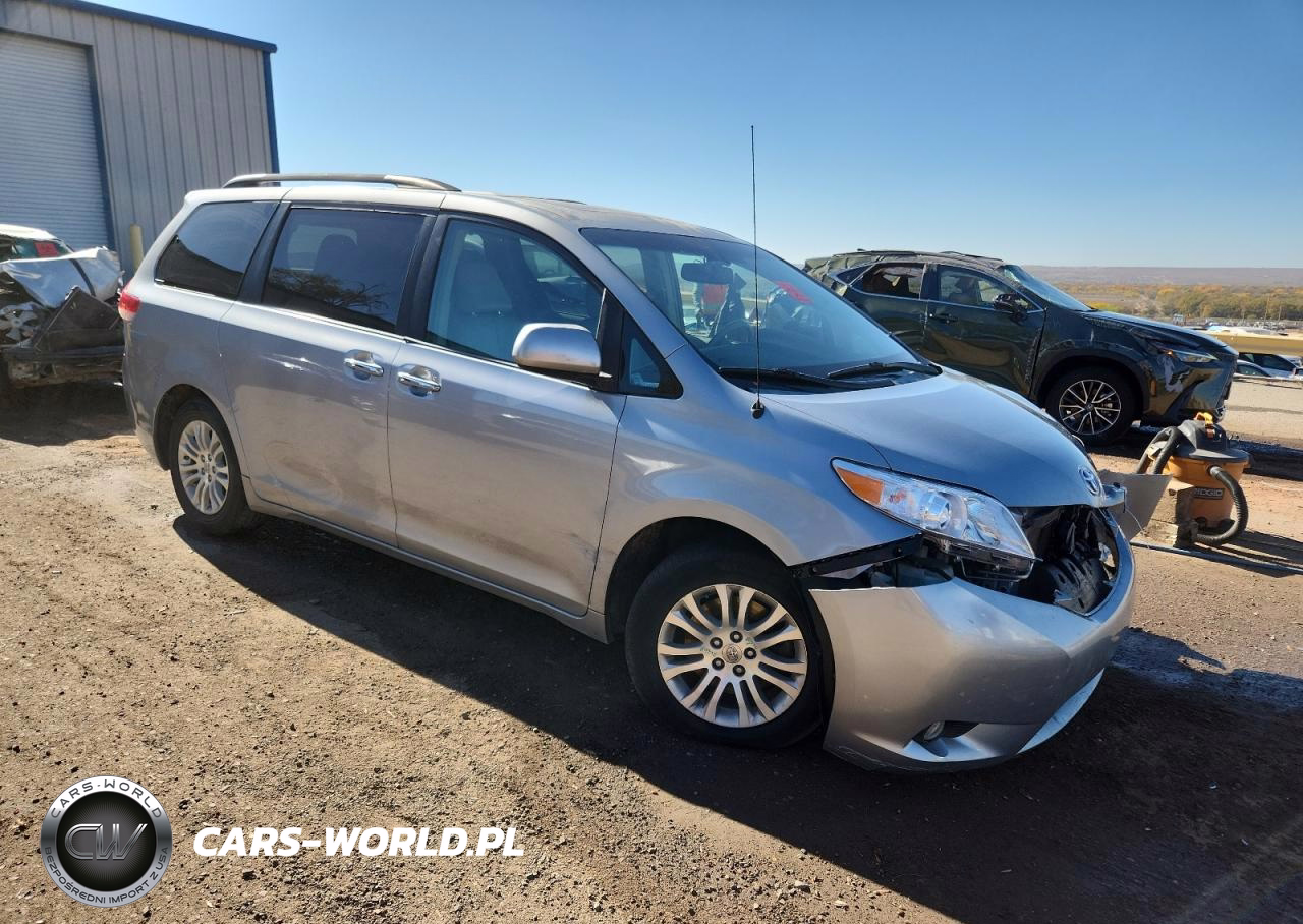 2013 Toyota Sienna Xle VIN:5TDYK3DC7DS280912 - 4