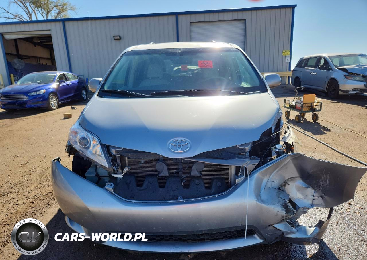 2013 Toyota Sienna Xle VIN:5TDYK3DC7DS280912 - 5