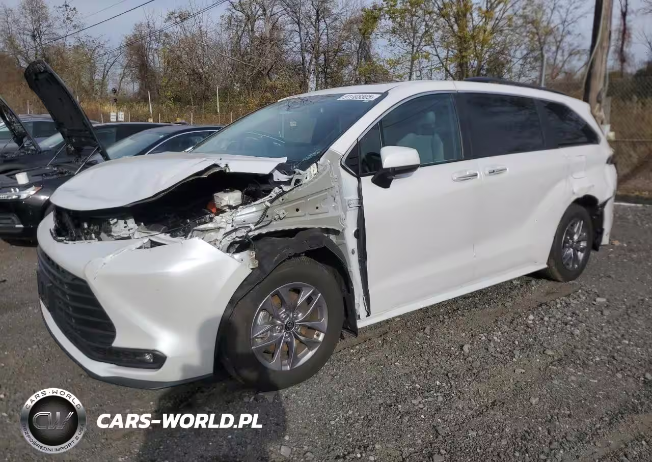 2025 Toyota Sienna Xle