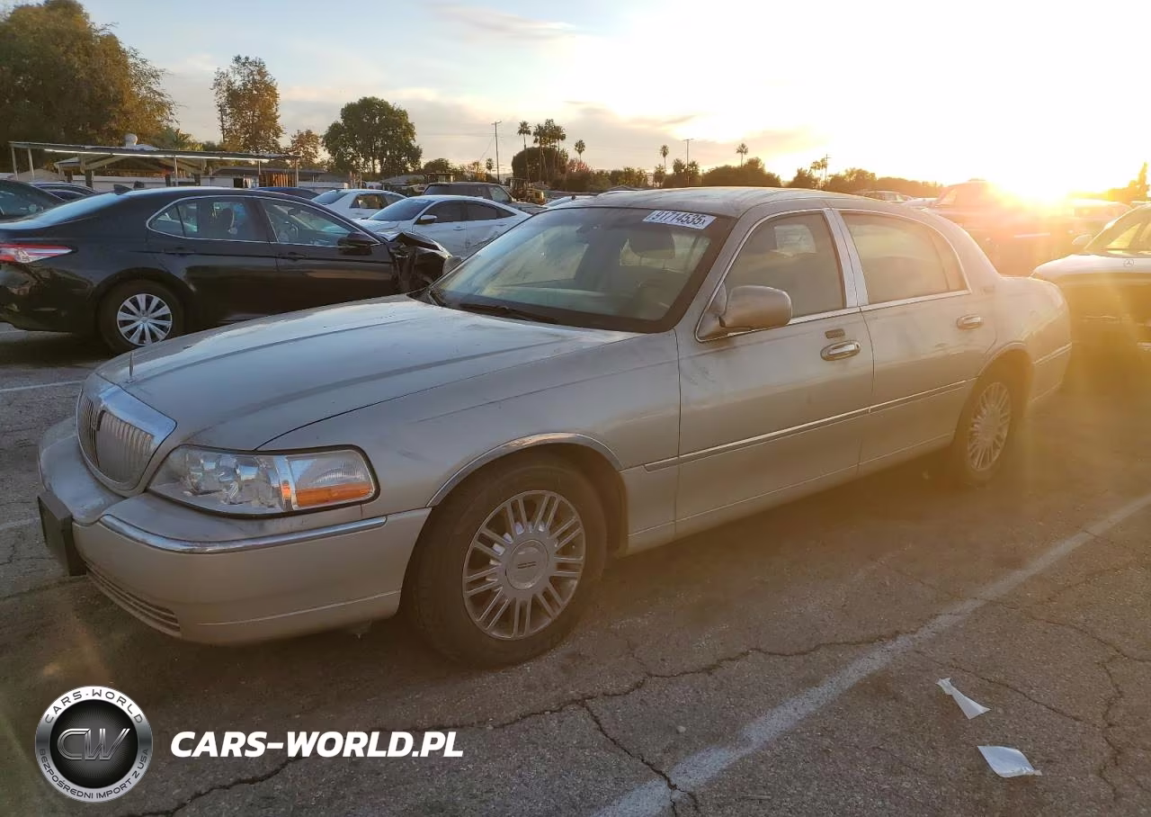 2010 Lincoln Town Car Signature Limited
