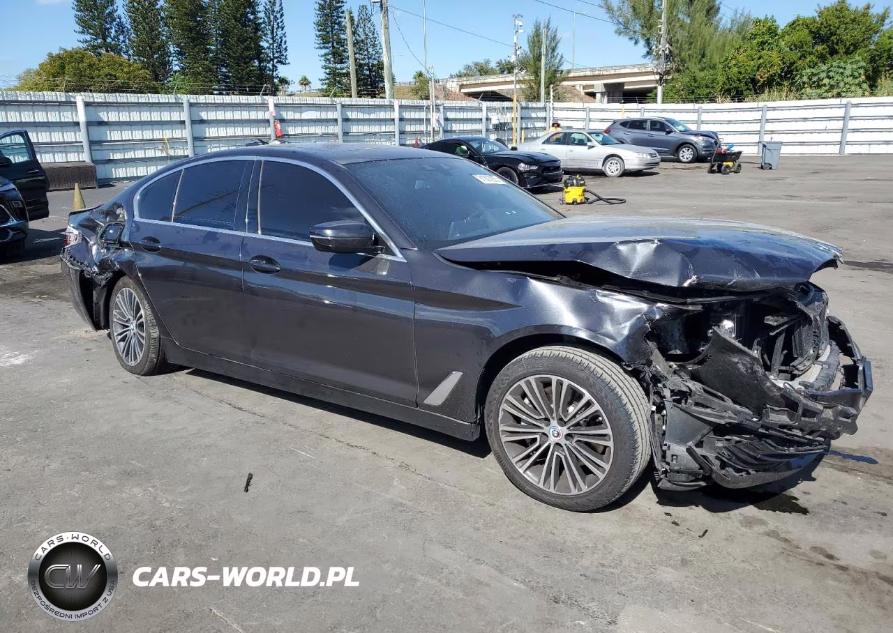2019 BMW 530 Xi VIN:WBAJA7C57KWW22853 - 4