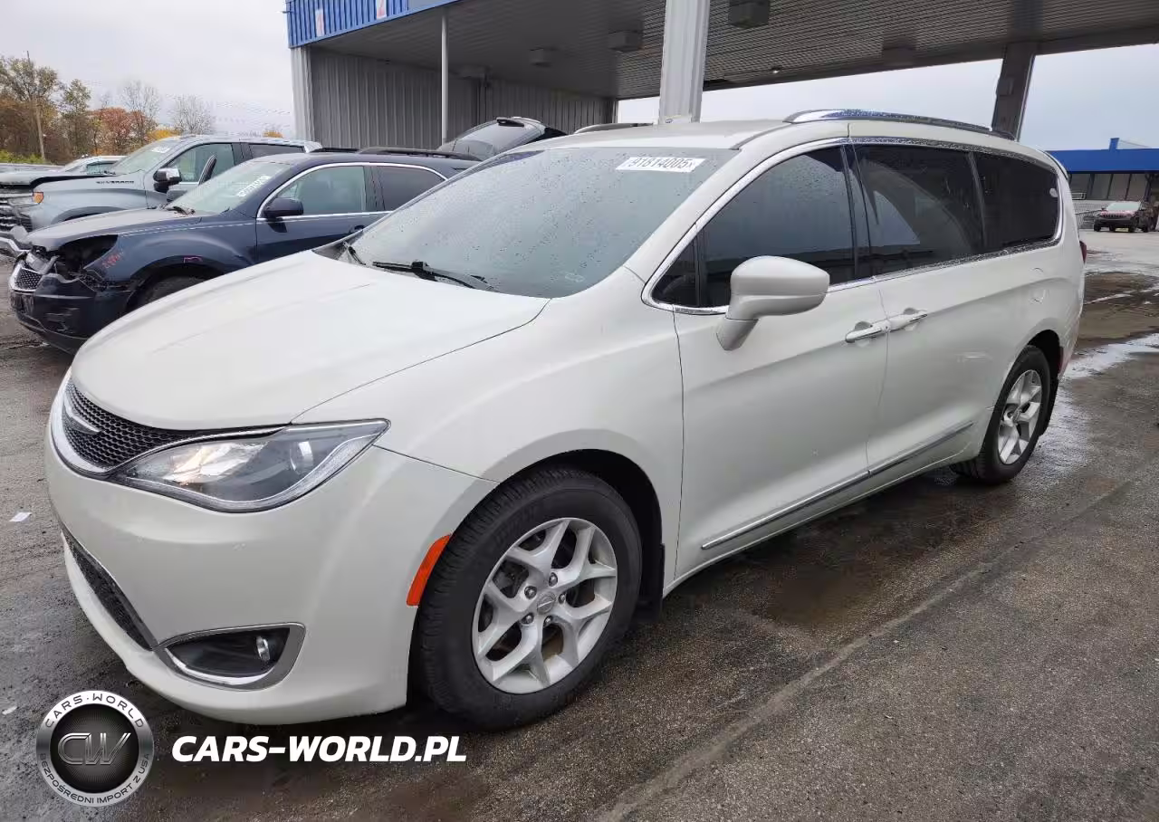 2017 Chrysler Pacifica Touring L Plus