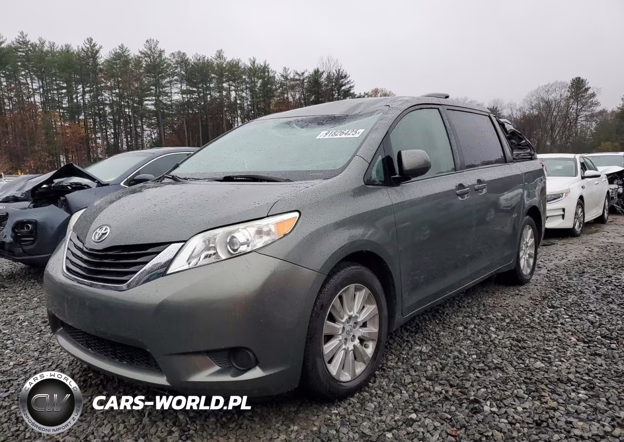 2014 Toyota Sienna Le 7-Passenger – zdjęcie 1 z 13