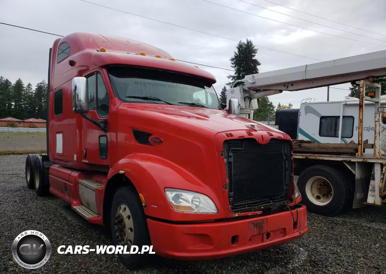 2013 Peterbilt 587 Semi Truck
