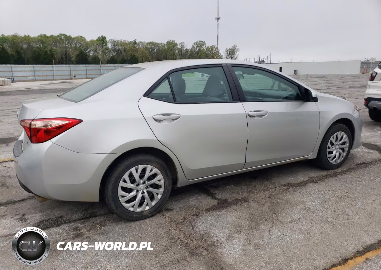 2018 Toyota Corolla L VIN:5YFBURHE8JP793394 - 3