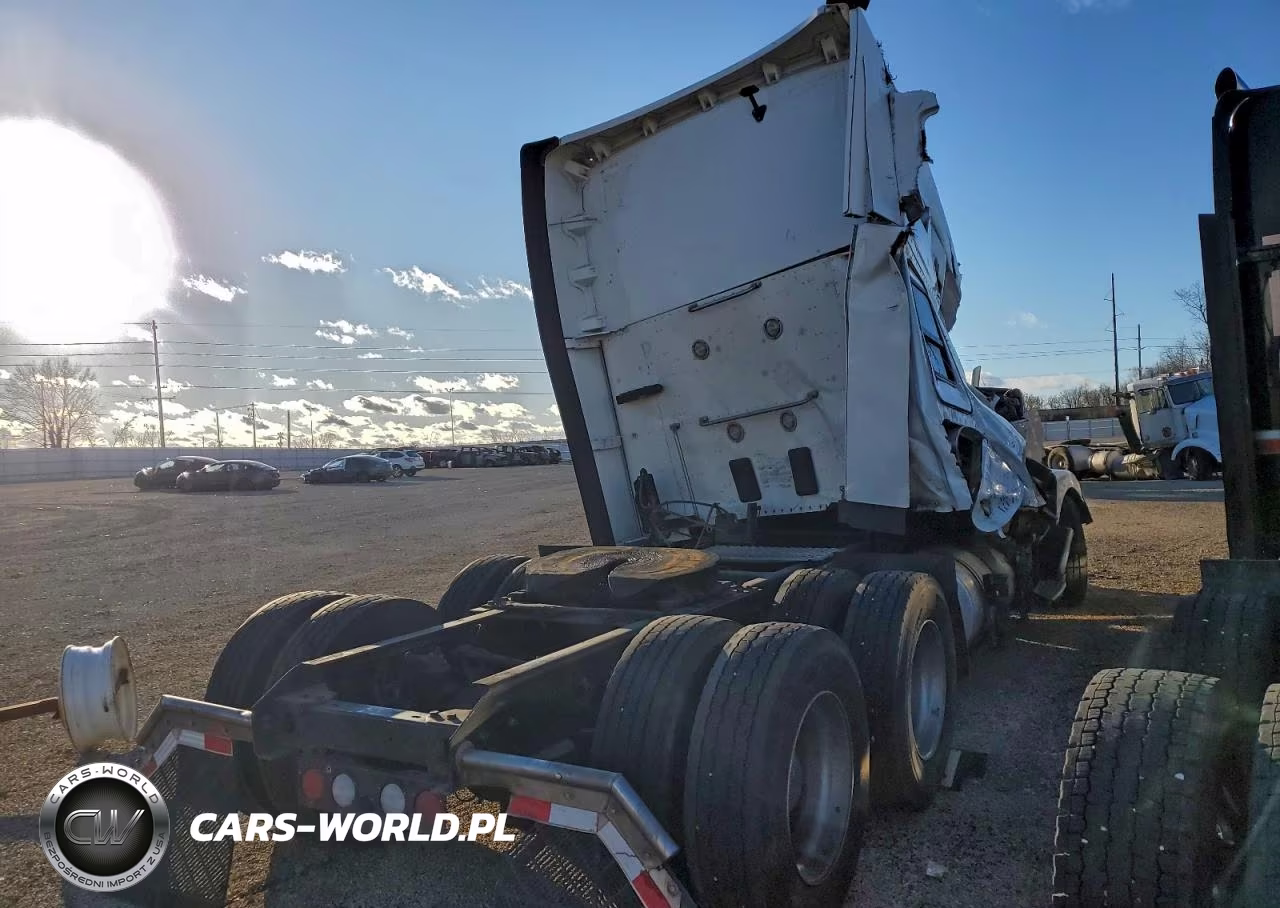 2023 Kenworth T680 Semi Truck VIN:1XKYD49X7PJ142109 - 4