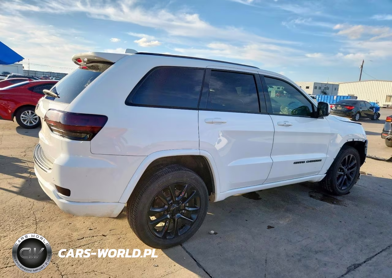 2018 Jeep Grand Cherokee Laredo VIN:1C4RJFAG4JC343767 - 3