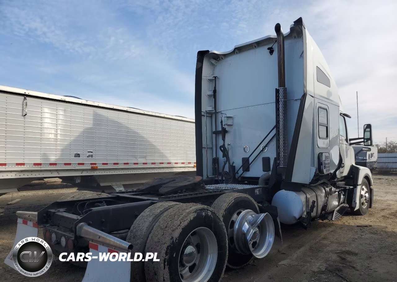 2023 Kenworth T680 Semi Truck VIN:1XKYD49X7PJ256627 - 4
