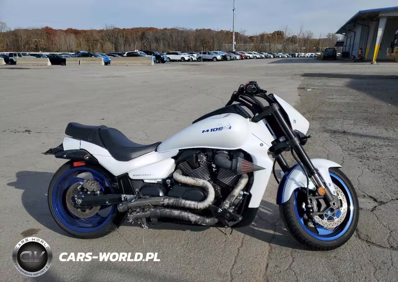 2019 Suzuki Vzr1800