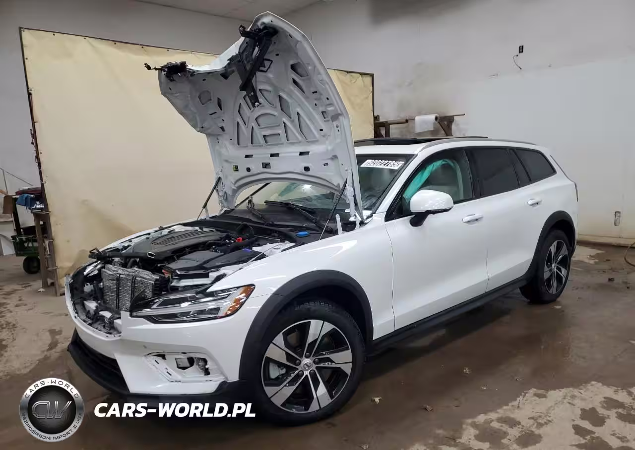 2025 Volvo V60 Cross Country Plus
