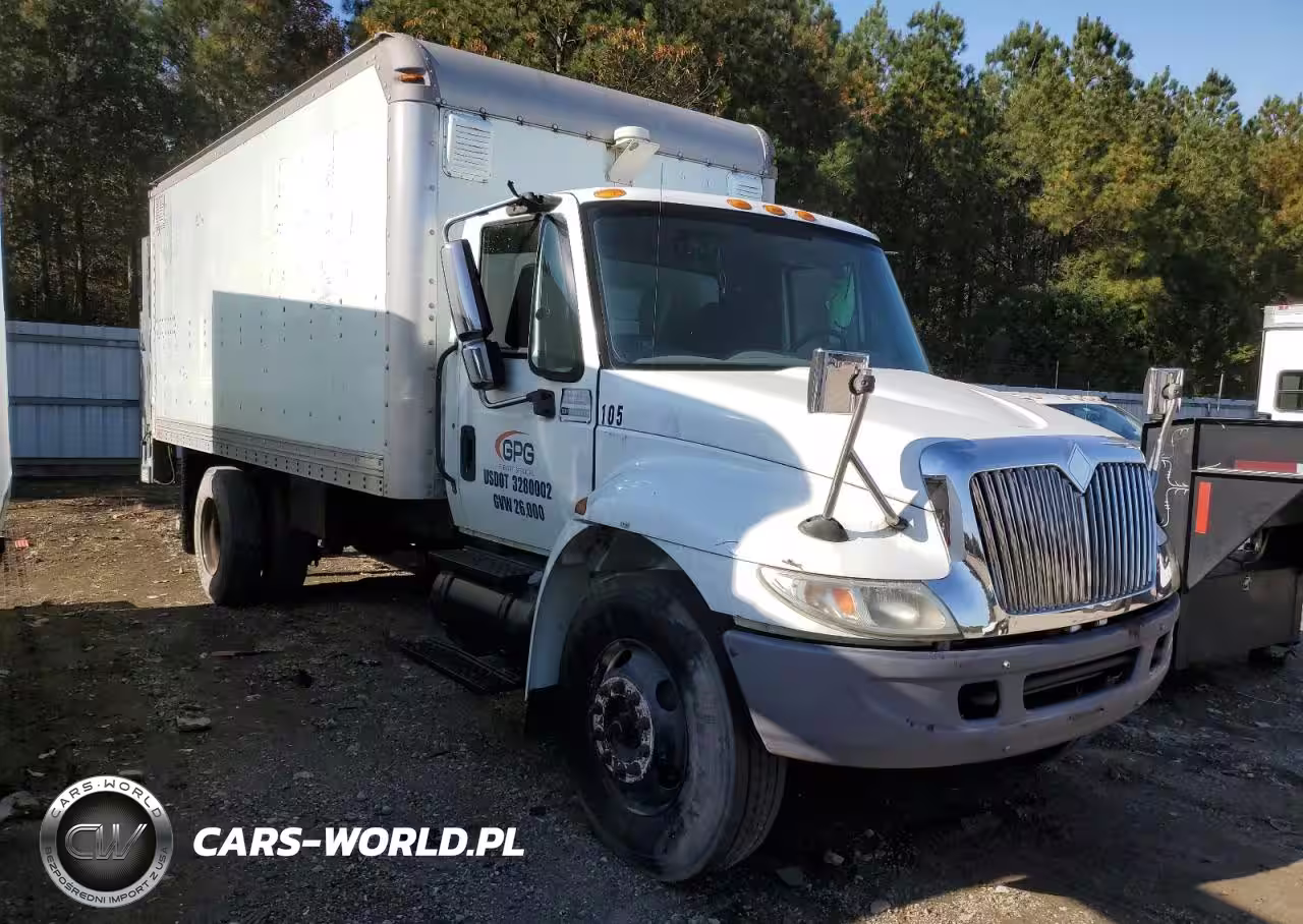 2005 International 4400 Box Truck