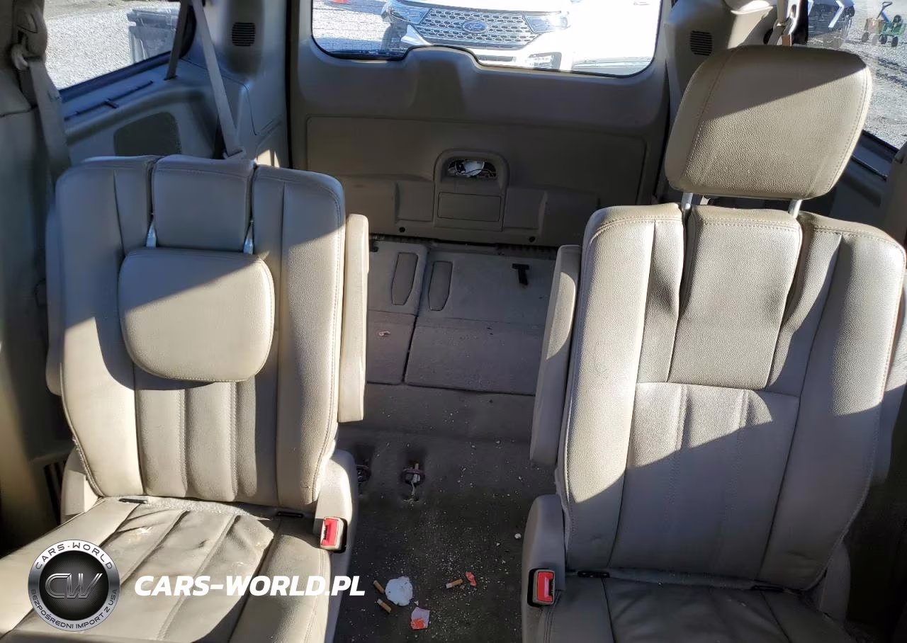 2015 Chrysler Town & Country Touring VIN:2C4RC1BG5FR590855 - 10
