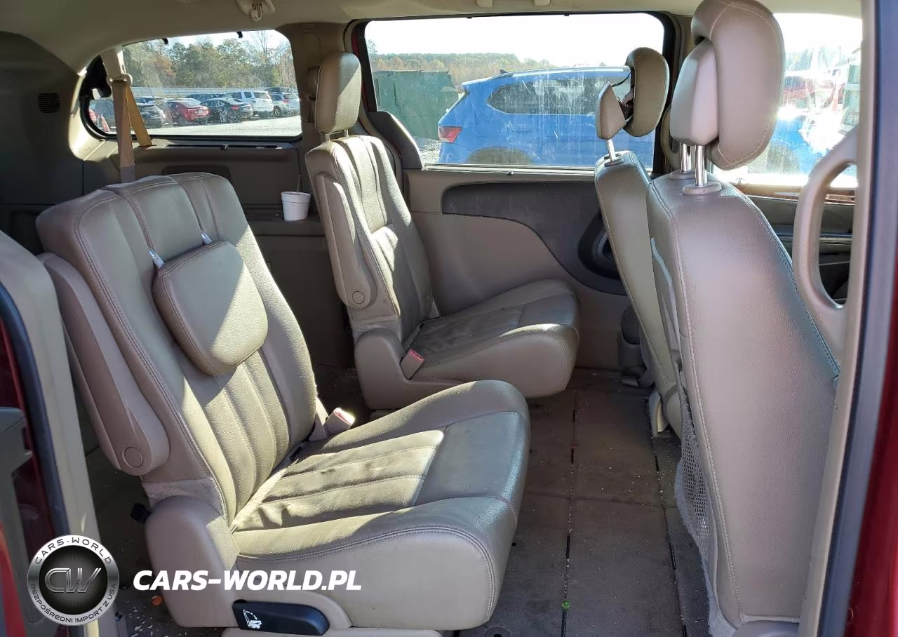 2015 Chrysler Town & Country Touring VIN:2C4RC1BG5FR590855 - 11