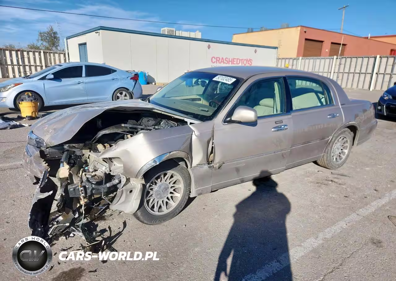 2001 Lincoln Town Car Signature