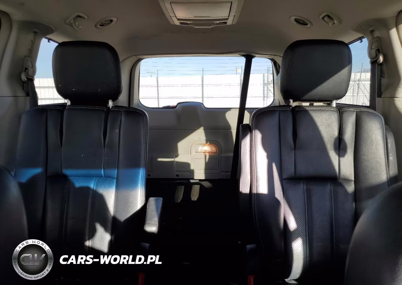 2014 Chrysler Town & Country Touring L VIN:2C4RC1CG1ER284457 - 10