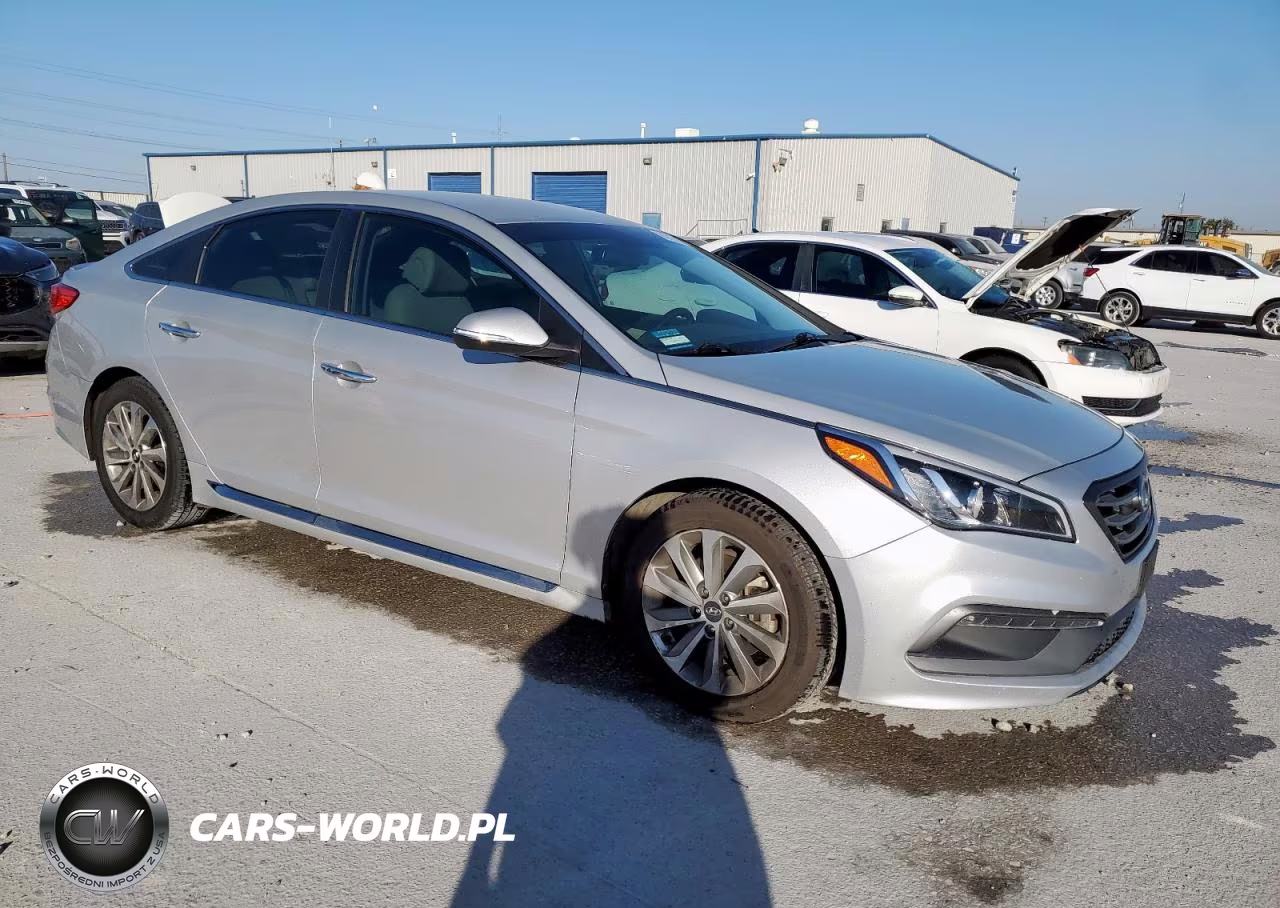 2016 Hyundai Sonata Sport VIN:5NPE34AF0GH326580 - 4