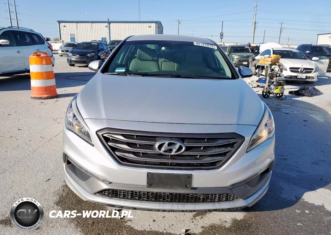 2016 Hyundai Sonata Sport VIN:5NPE34AF0GH326580 - 5