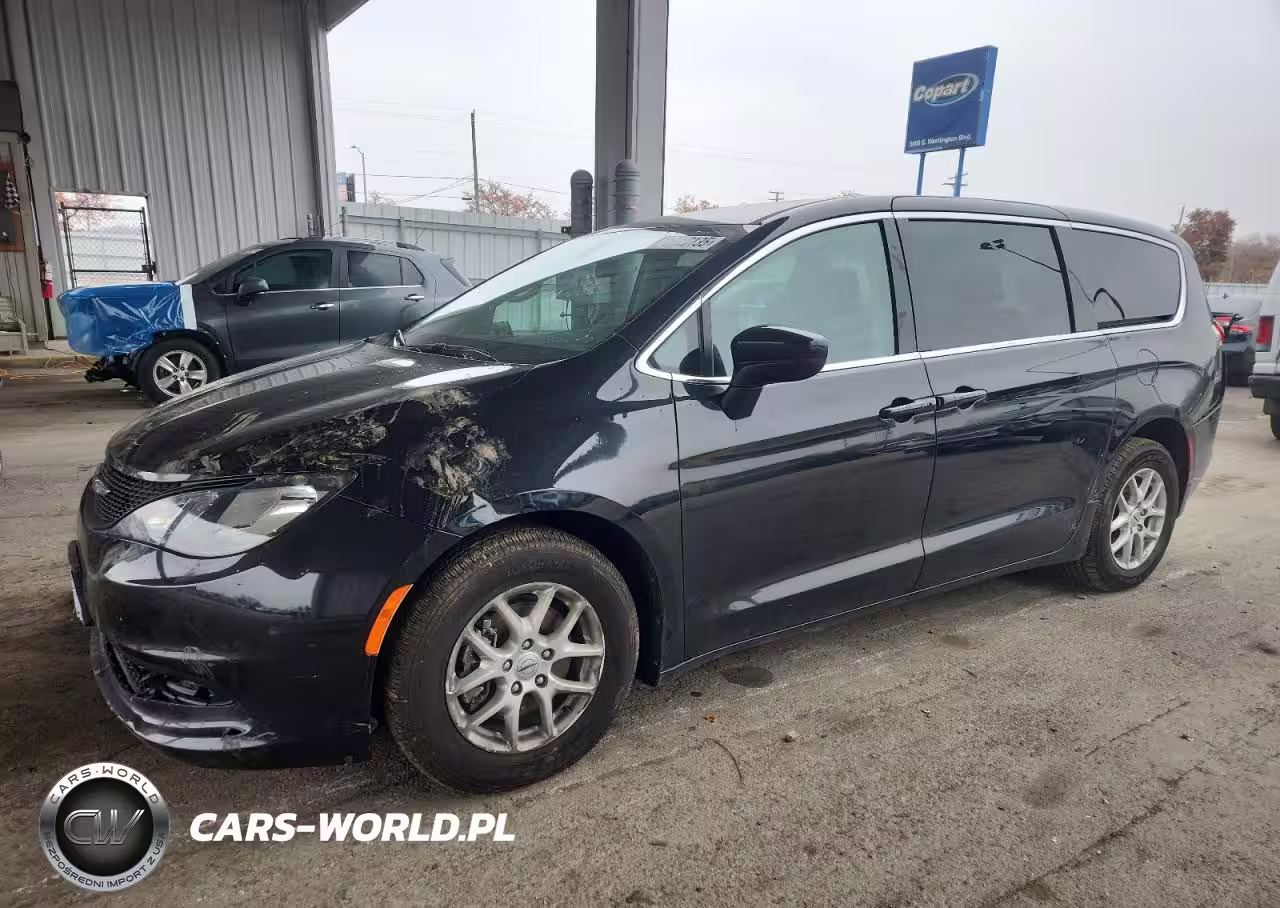2022 Chrysler Voyager Lx