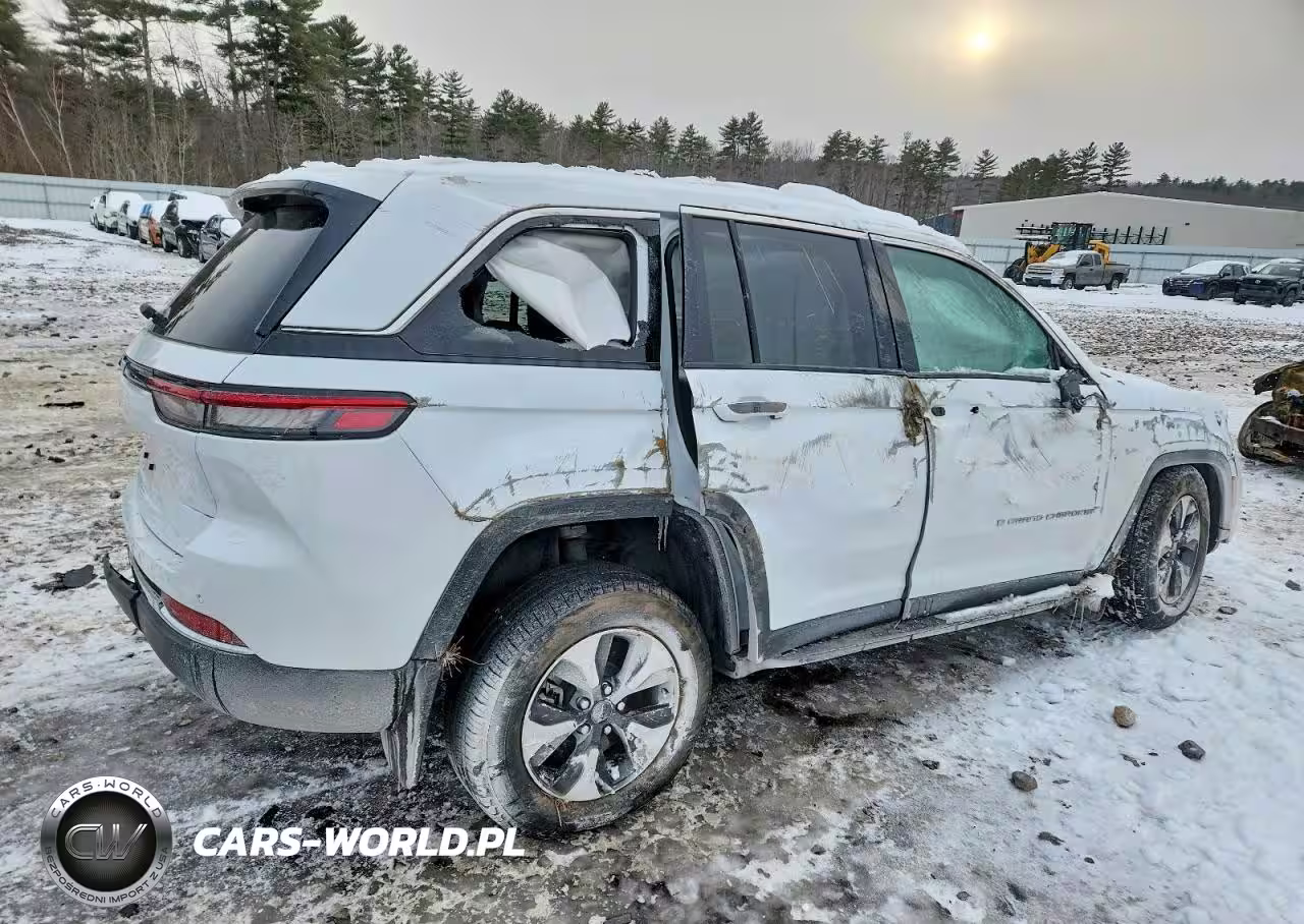 2025 Jeep Grand Cherokee 4Xe VIN:1C4RJYB6XS8677078 - 3