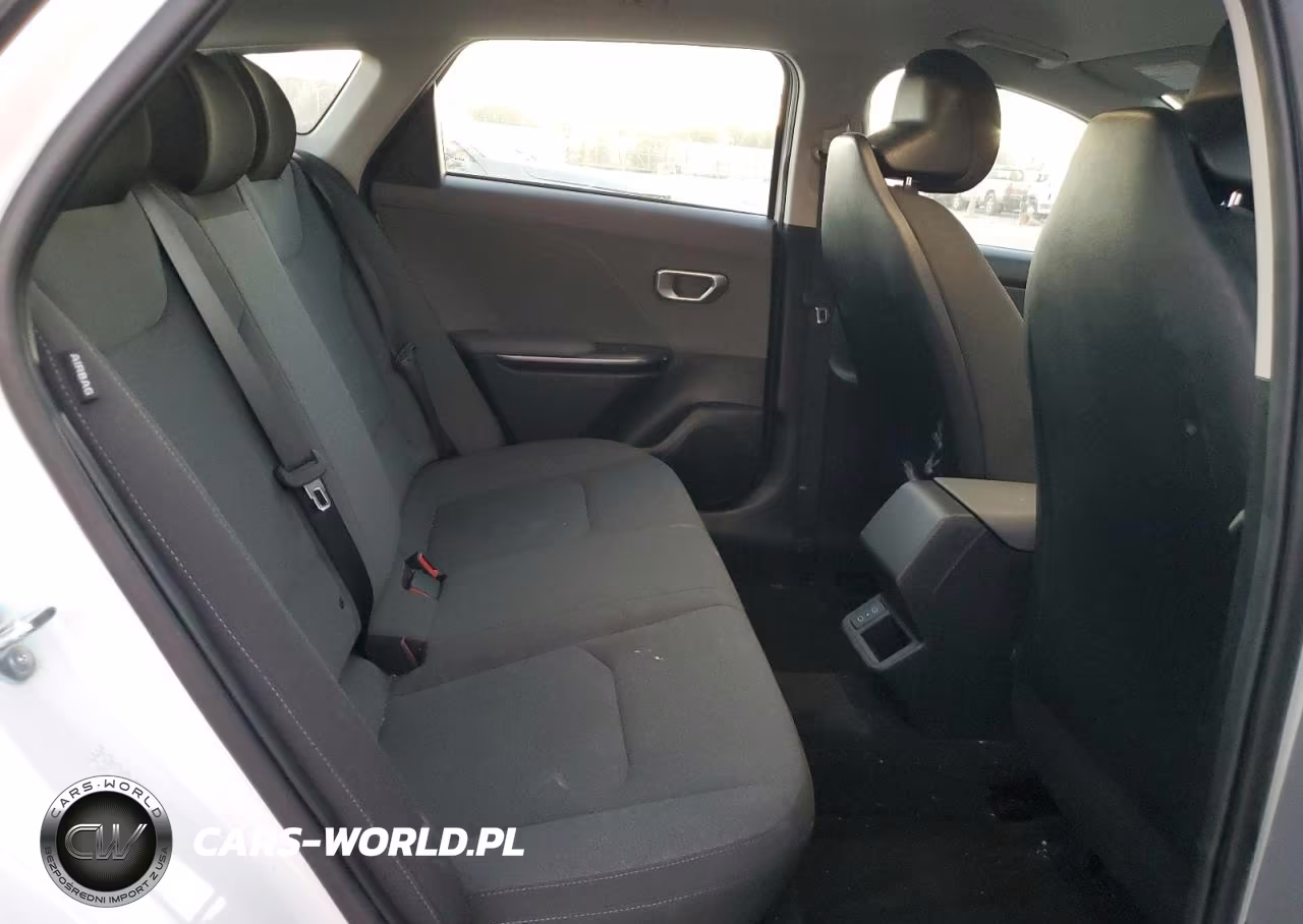 2025 Kia K4 Lx VIN:3KPFT4DE6SE214256 - 10
