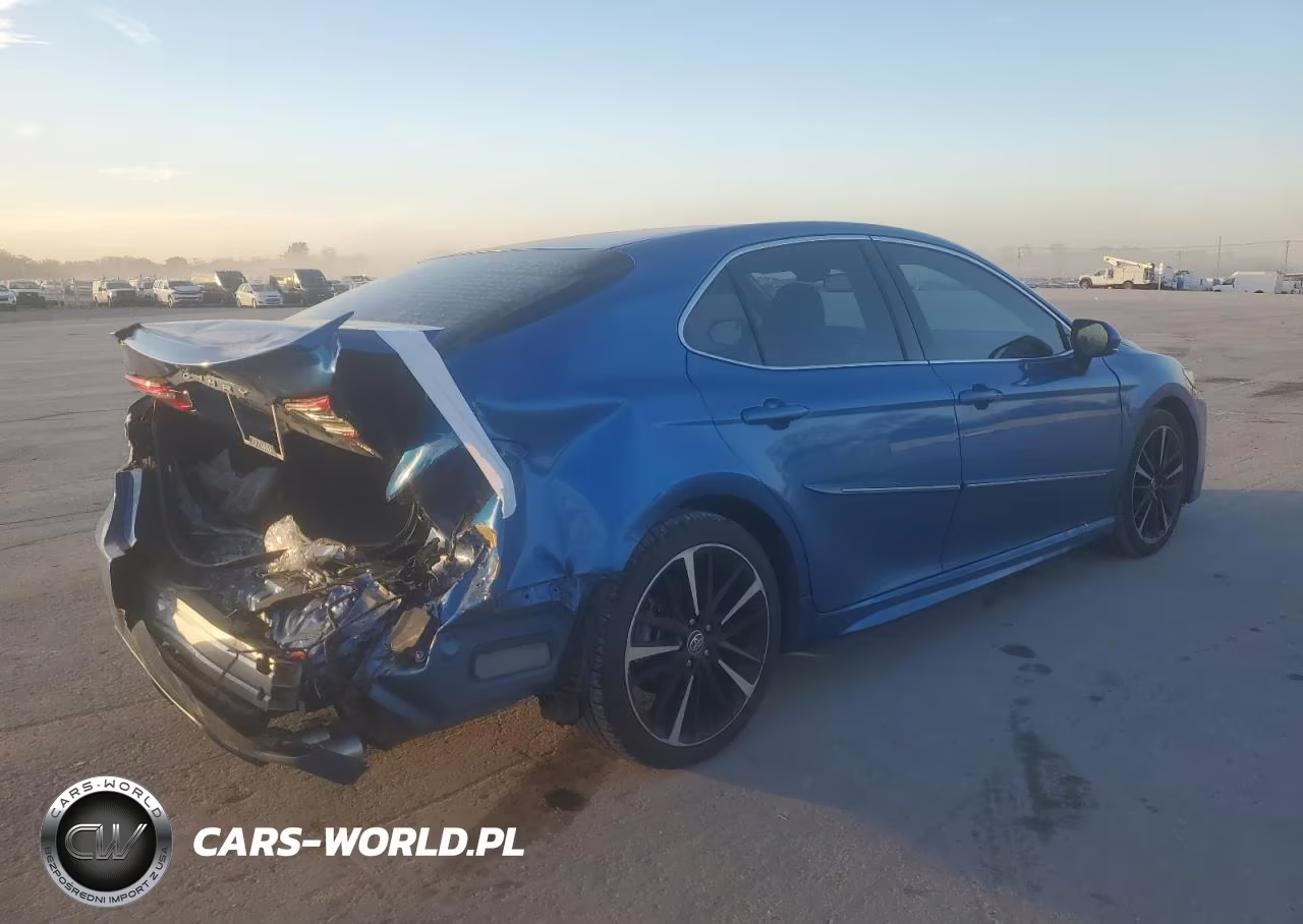 2018 Toyota Camry Xse VIN:4T1B61HK8JU009635 - 3