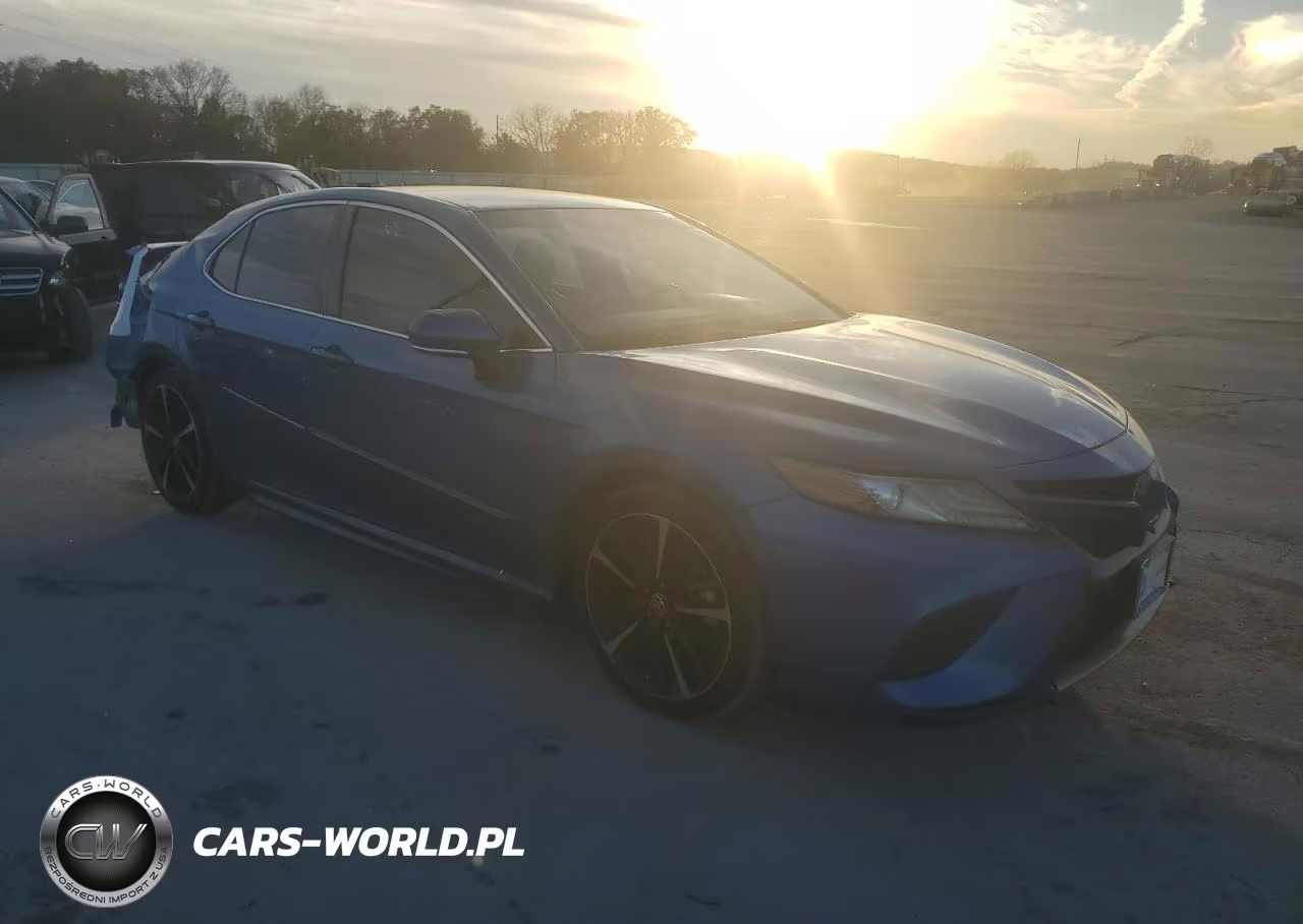 2018 Toyota Camry Xse VIN:4T1B61HK8JU009635 - 4