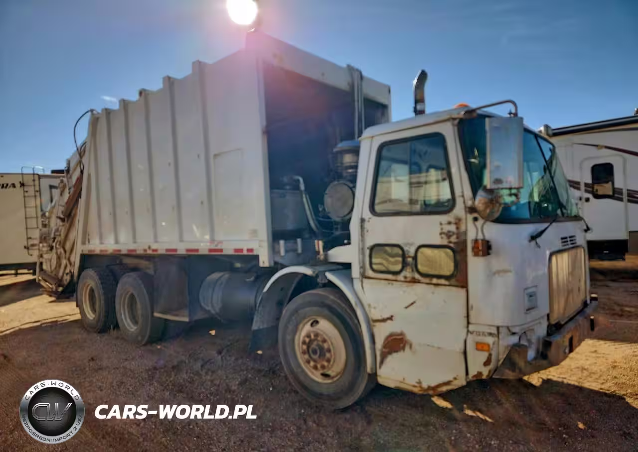 1999 Volvo Wxll Refuse Truck