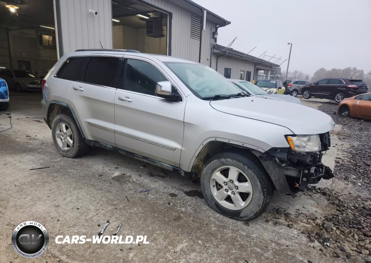 2011 Jeep Grand Cherokee Laredo VIN:1J4RR4GG8BC572002 - 4