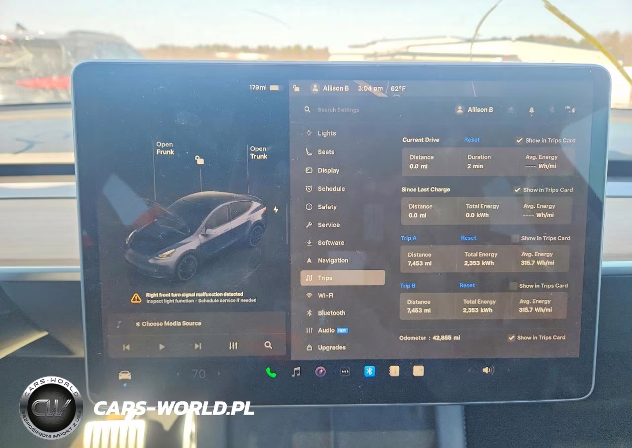 2023 Tesla Model Y VIN:7SAYGDEF4PF582346 - 9
