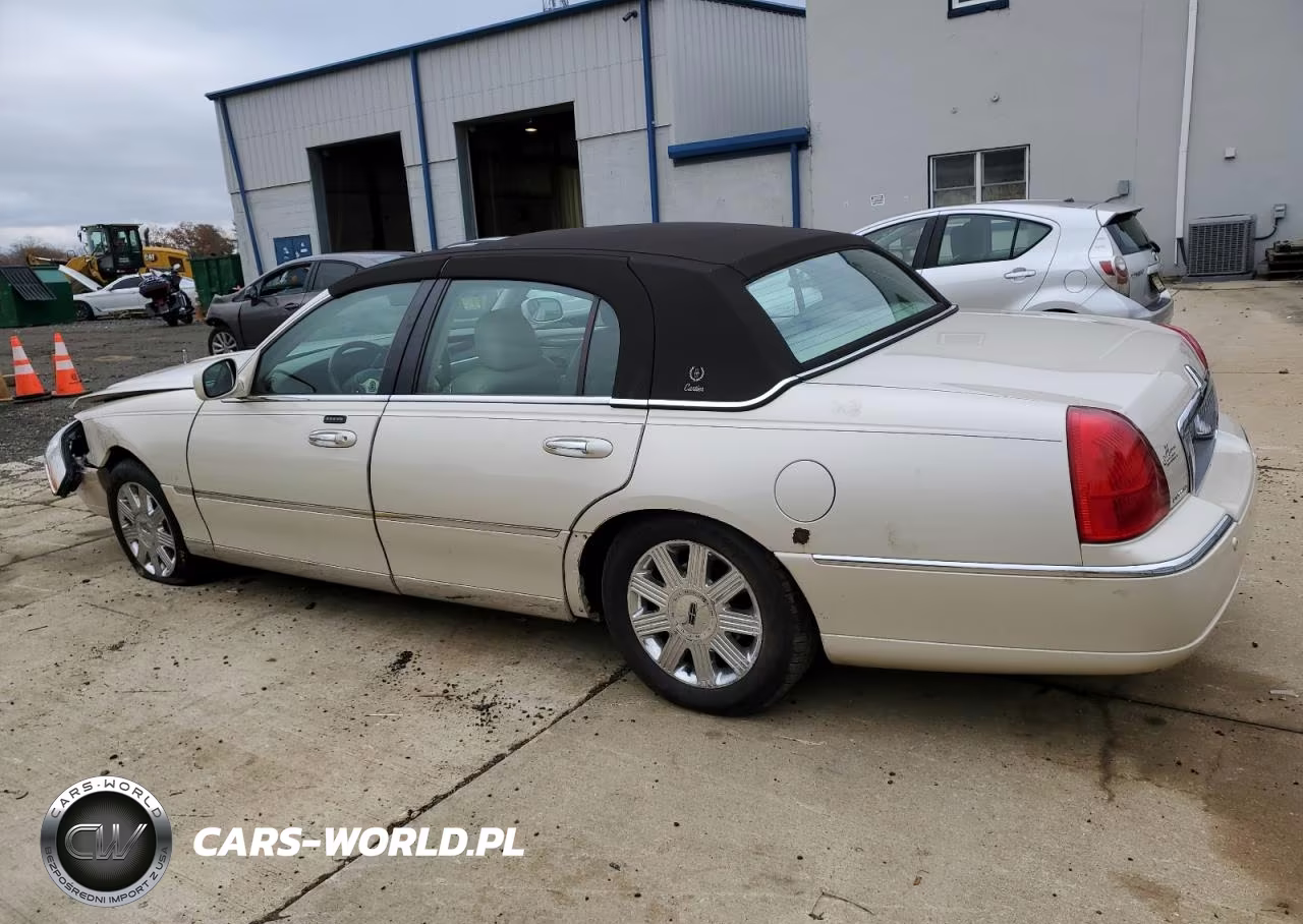 2003 Lincoln Town Car Cartier VIN:1LNHM83W23Y619173 - 2
