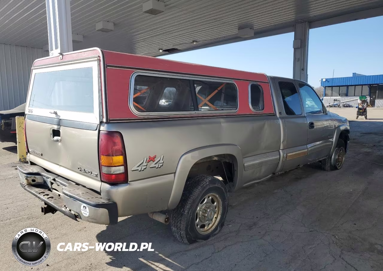 2000 Chevrolet Silverado K2500 VIN:1GCGK29UXYE402830 - 3
