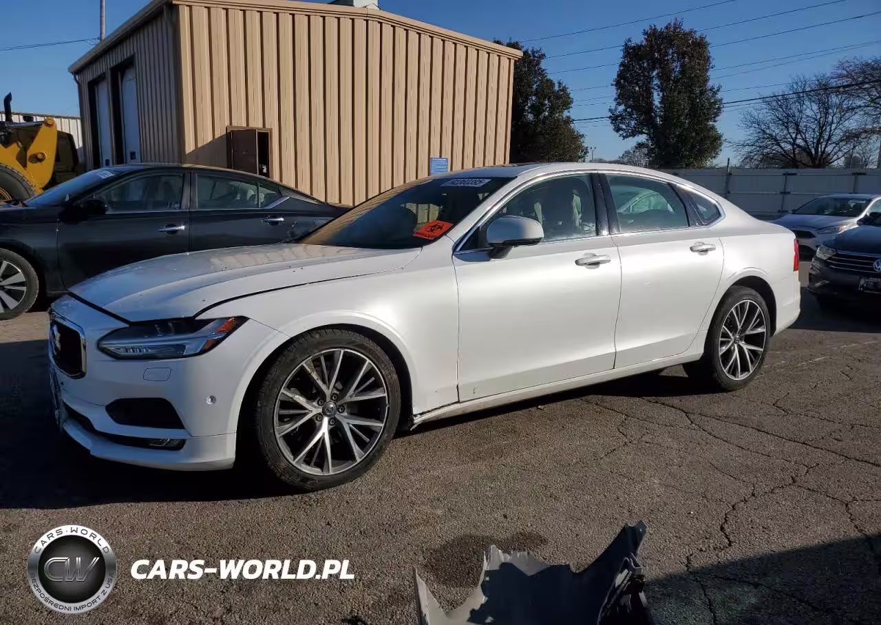 2017 Volvo S90 T6 Momentum
